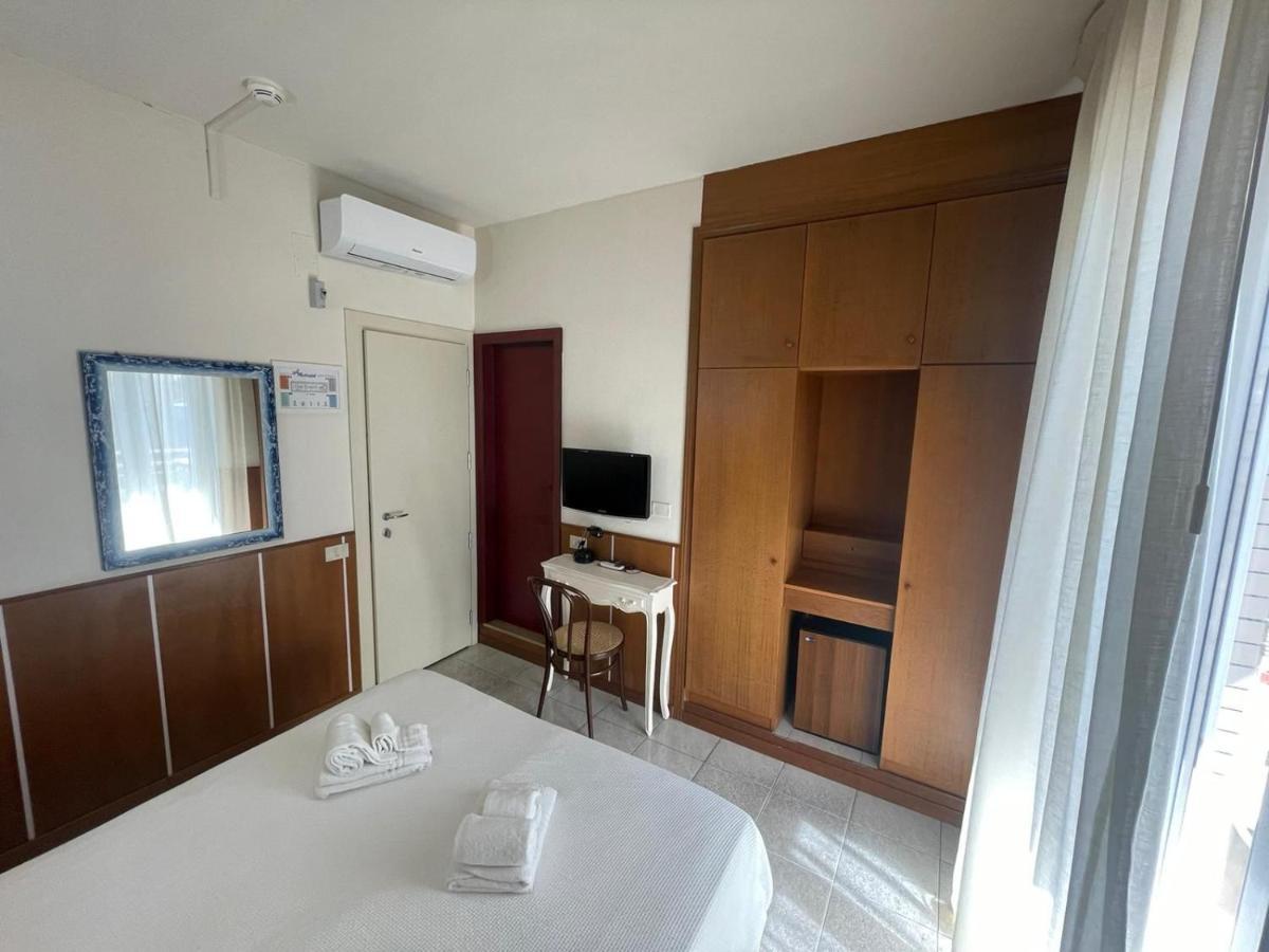 Hotel Metropol Пезаро Экстерьер фото