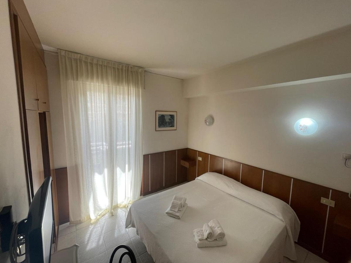 Hotel Metropol Пезаро Экстерьер фото