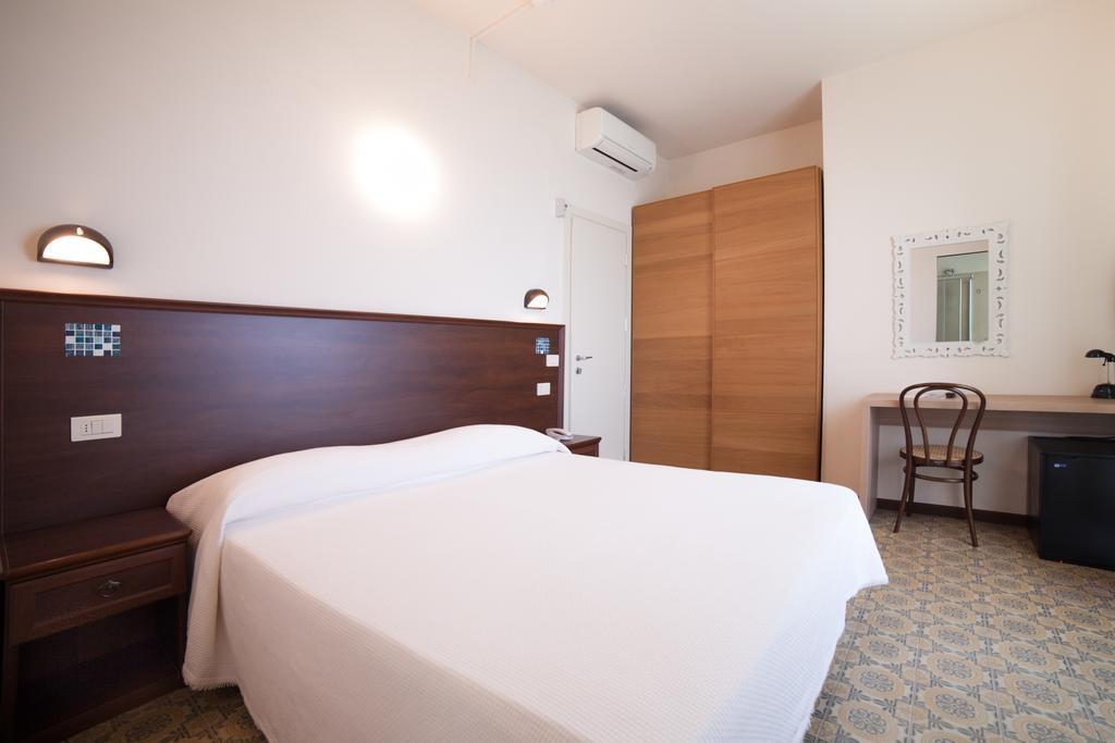 Hotel Metropol Пезаро Экстерьер фото