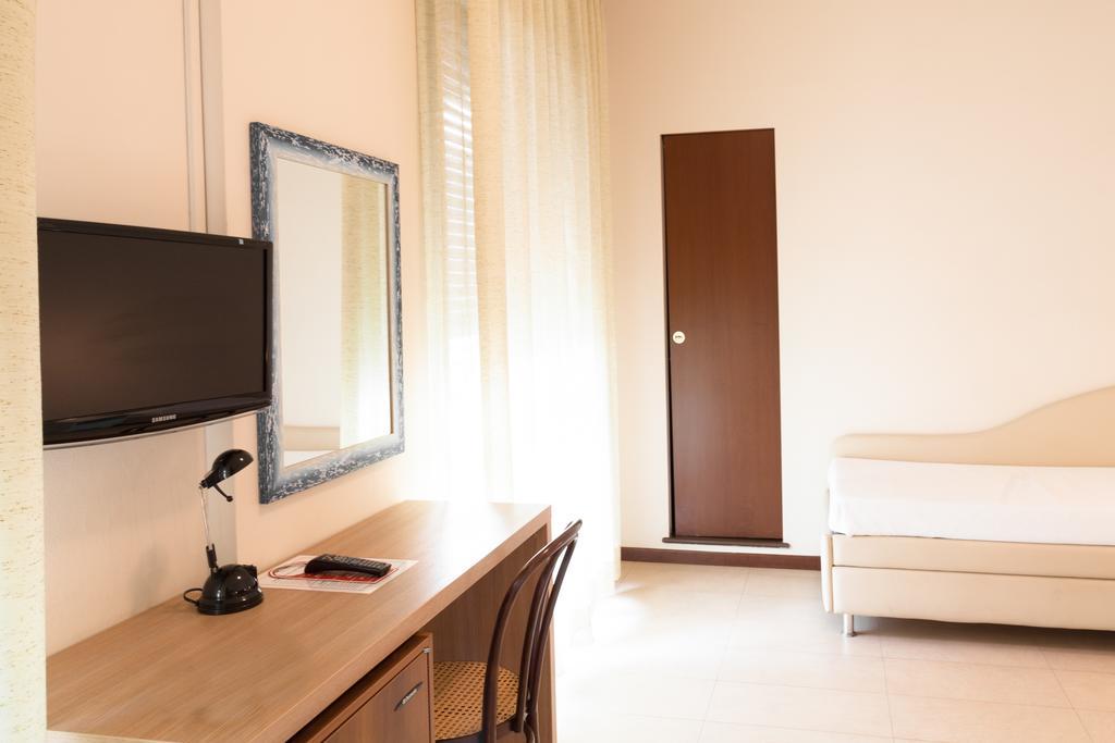 Hotel Metropol Пезаро Экстерьер фото