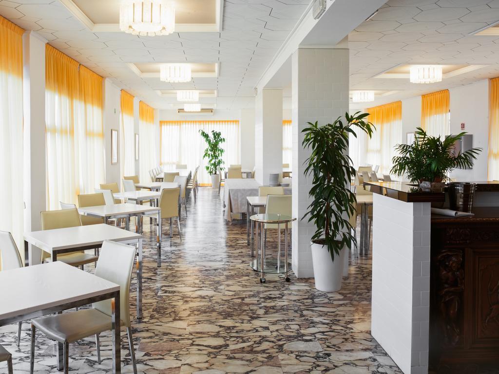 Hotel Metropol Пезаро Экстерьер фото
